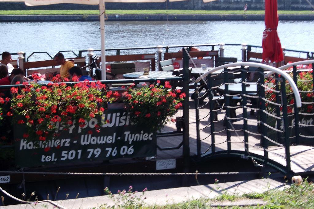 Botel Barka Basia *
